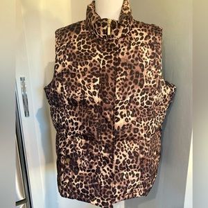 𝅺charter club, puffer vest, women’s , leopard print, gold zipper , petite XL.